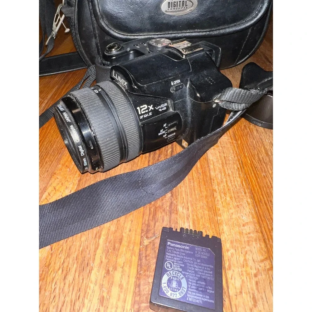 Panasonic Lumix DMC-FZ50 Digital Camera 12x Optical Zoom Leica Lens Bundle Bag